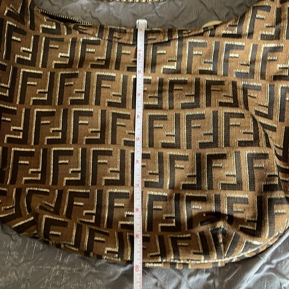 Fendi hobo bag preloved excellent condition gorgeous bag - Picture 14 of 16